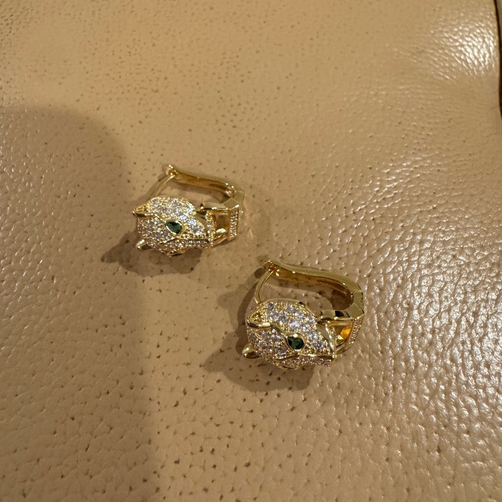 Elegant Gold and Green Panther Earrings - Picture 3 of 7